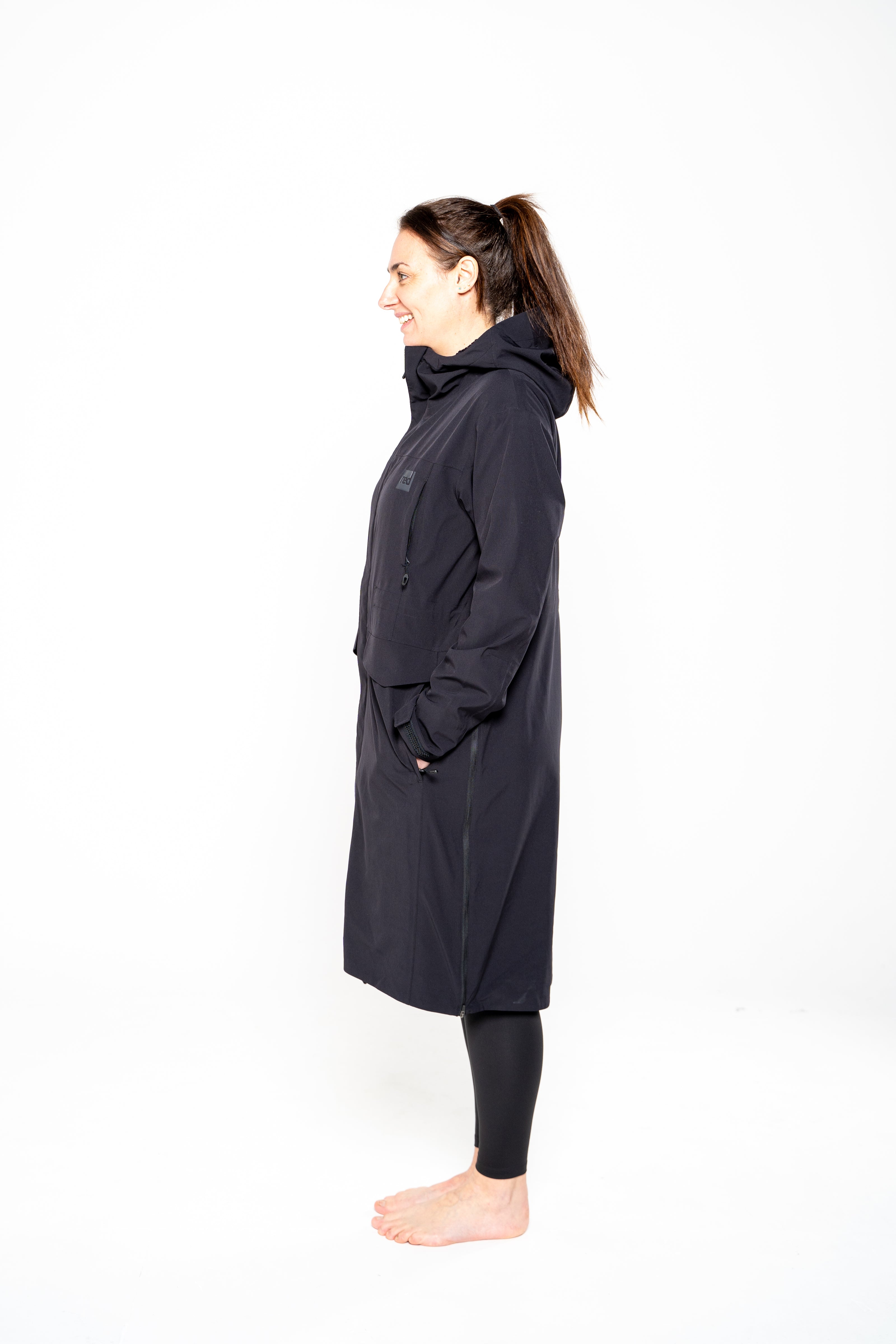 Women's Pursuit Waterproof Lightweight Changing Robe Jacket - Obsidian Black