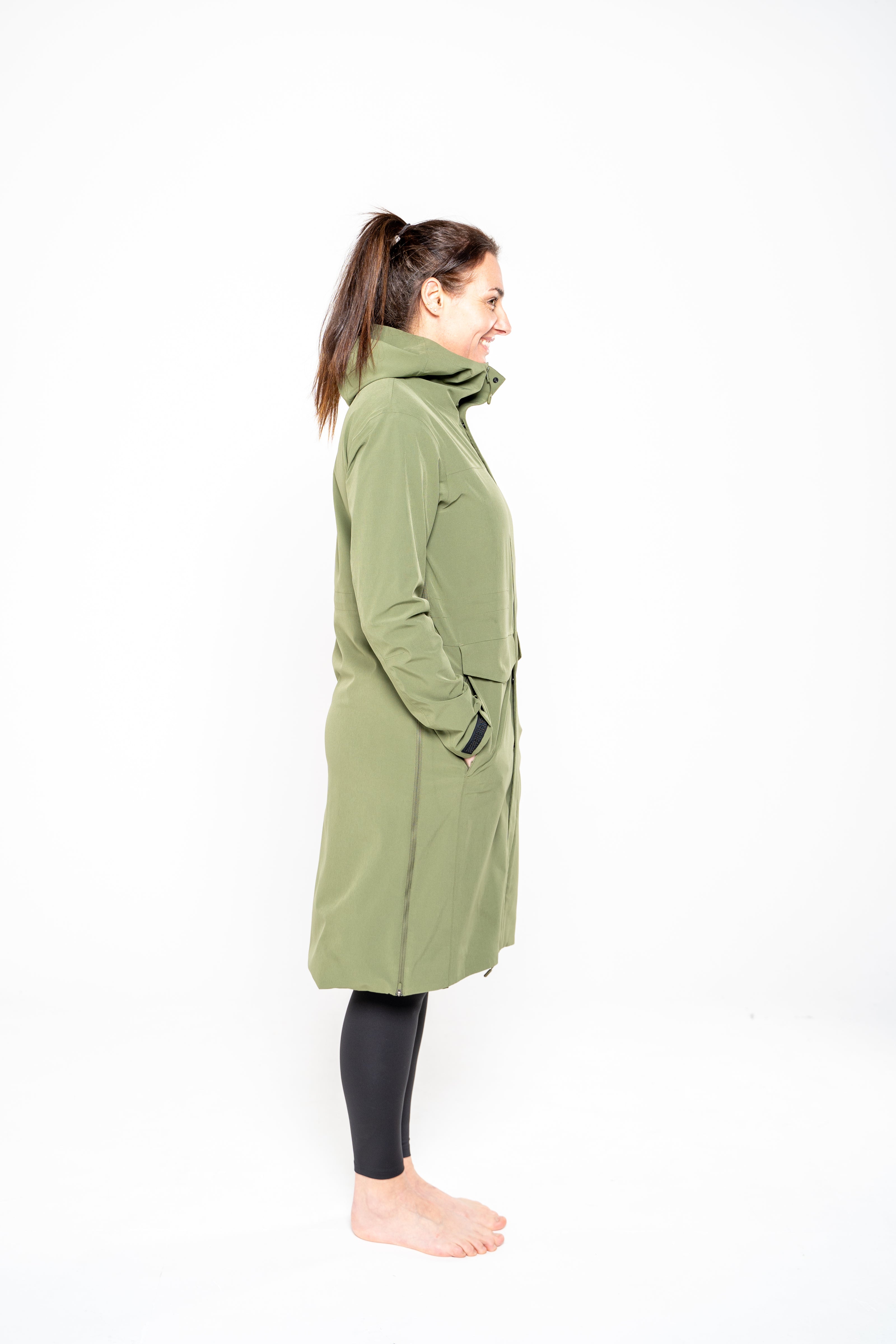 Women's Pursuit Waterproof Lightweight Changing Robe Jacket - Olive Green